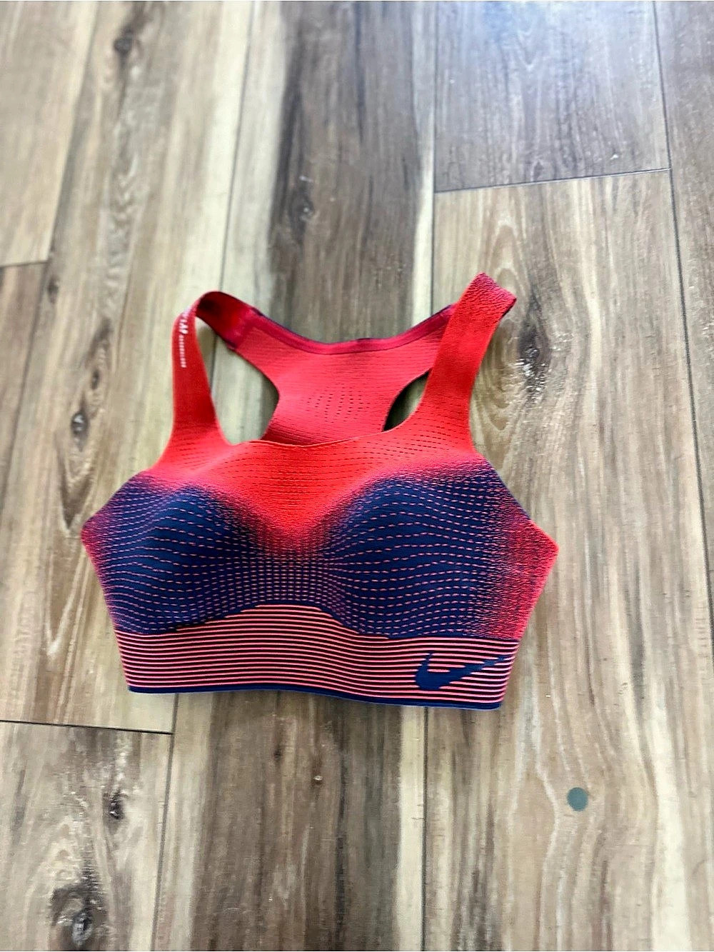 Nike women’s Flyknit Sports Bra size medium - Picture 2 of 5